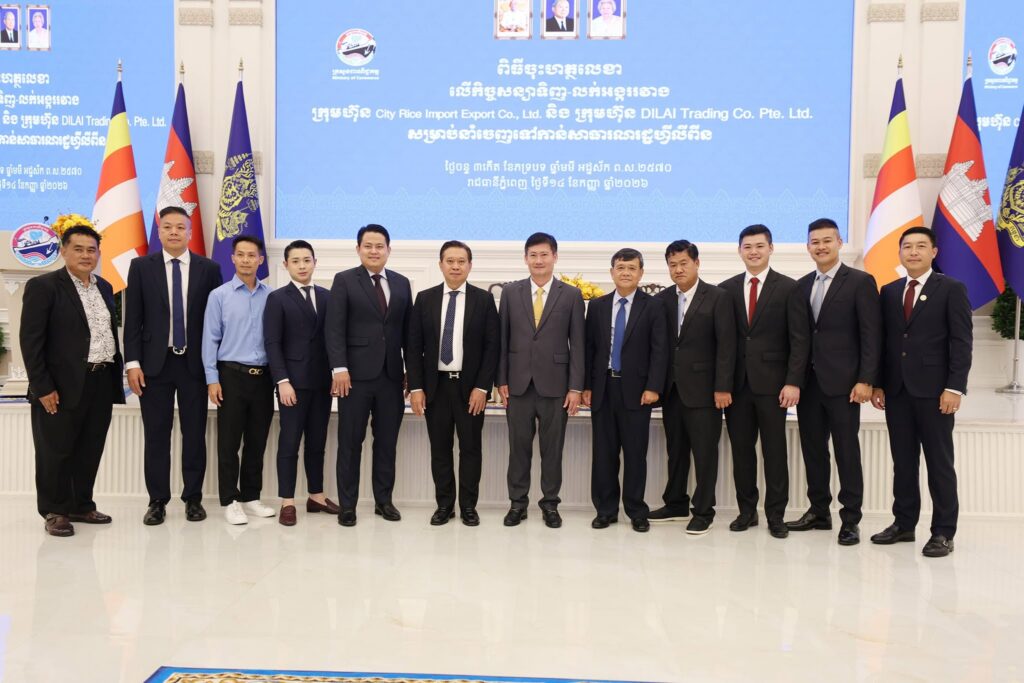 ឯកឧត្តម ចាន់ សីហា និងឯកឧត្តម ប៉ិច សានី អគ្គនាយករងធនាគារ ARDB អញ្ជើញចូលរួមក្នុងពិធីចុះហត្ថលេខាលើកិច្ចសន្យាទិញ លក់អង្ករចំនួន១០ពាន់តោនទៅប្រទេសហ្វីលីពីន