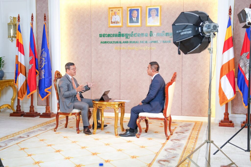 អ្វីដែលសំខាន់ ARDB នឹងជួយភ្ជាប់អ្នកខ្ចីប្រាក់ពី ARDB ទៅនឹងអ្នកផ្គត់ផ្គង់ និងទីផ្សារក្នុងច្រវាក់ផលិតកម្ម ដើម្បីឱ្យទុនដែលខ្ចីទៅអាចបង្កើតផល និងមានទីផ្សារលក់កាន់តែធំទូលាយ
